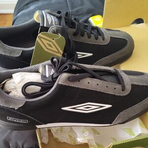 Umbro Men's Black and Gray Sneakers